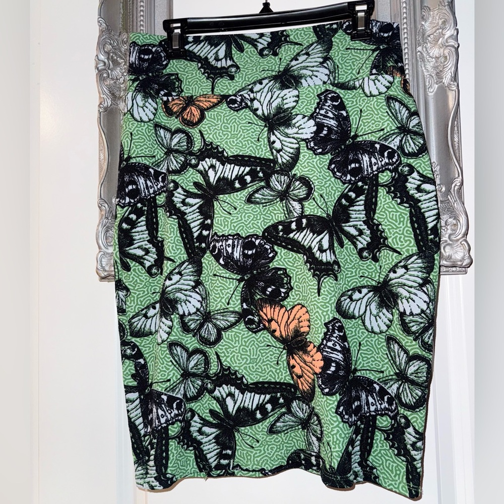 “LuLaRoe Cassie” Medium Green Beautiful Butterfly Patterned Pencil Skirt